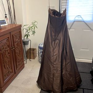 Beautiful formal dress size 16 / worn only once in very good condition .